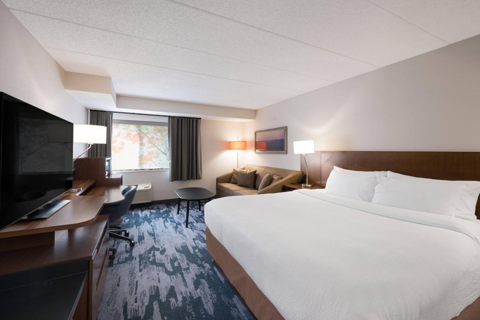 Fairfield Inn By Marriott Эймсбери Экстерьер фото