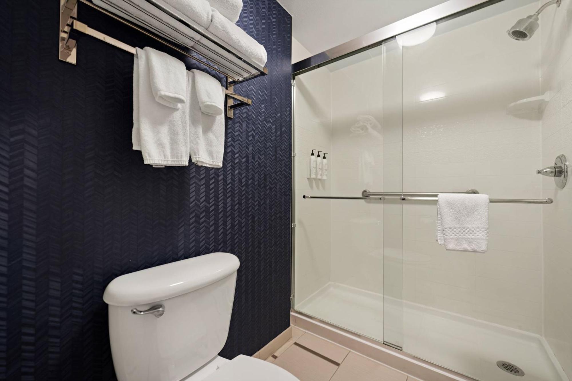 Fairfield Inn By Marriott Эймсбери Экстерьер фото