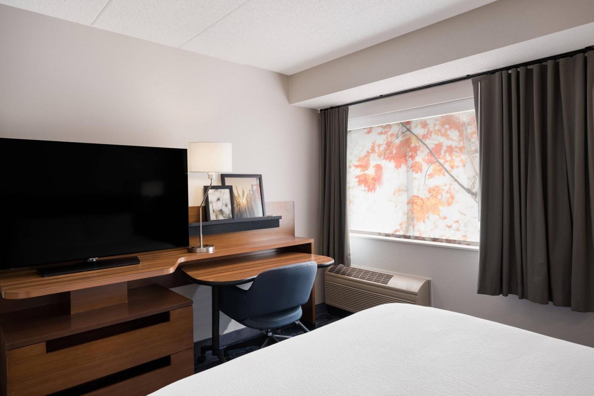 Fairfield Inn By Marriott Эймсбери Экстерьер фото