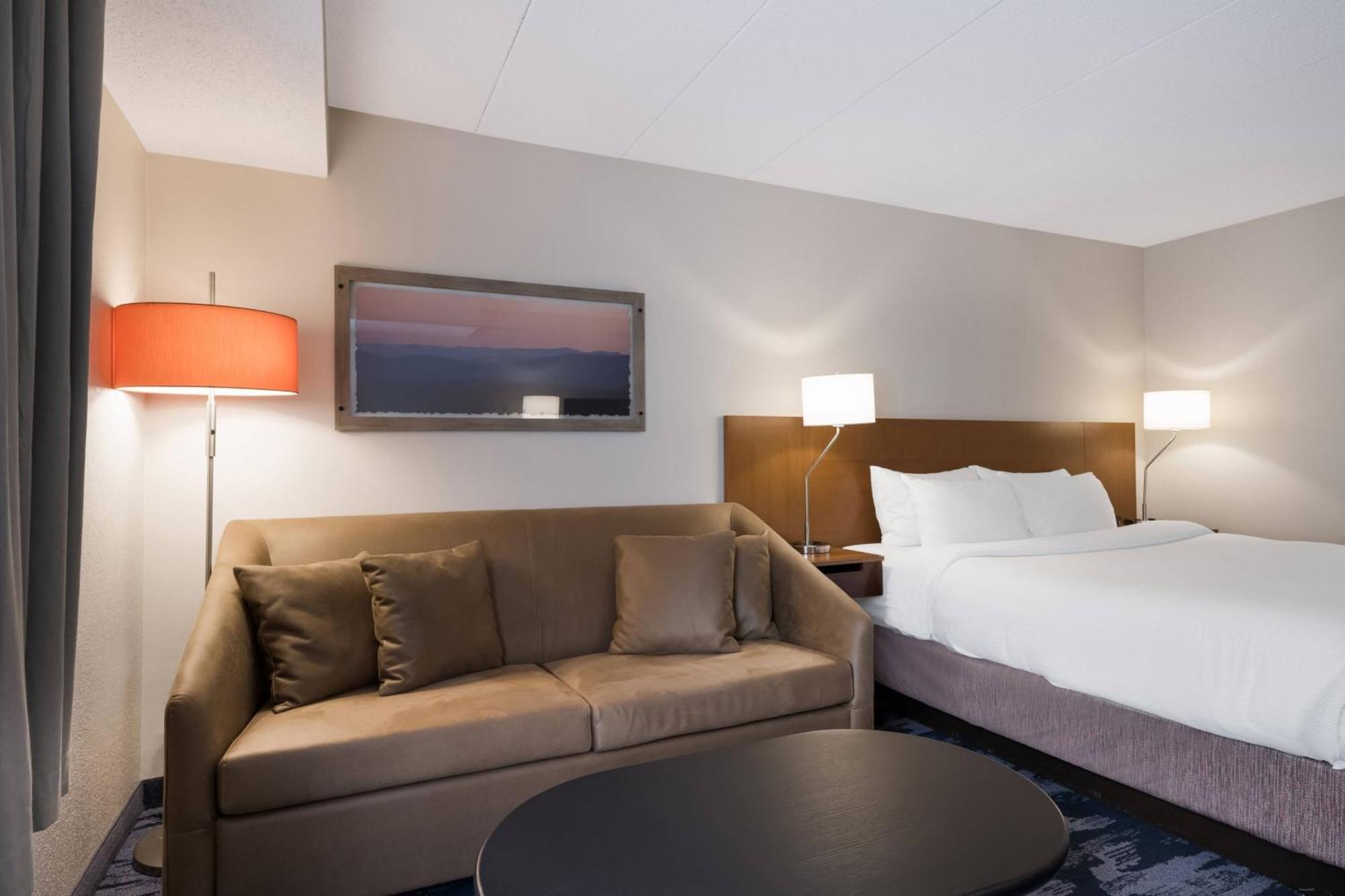 Fairfield Inn By Marriott Эймсбери Экстерьер фото