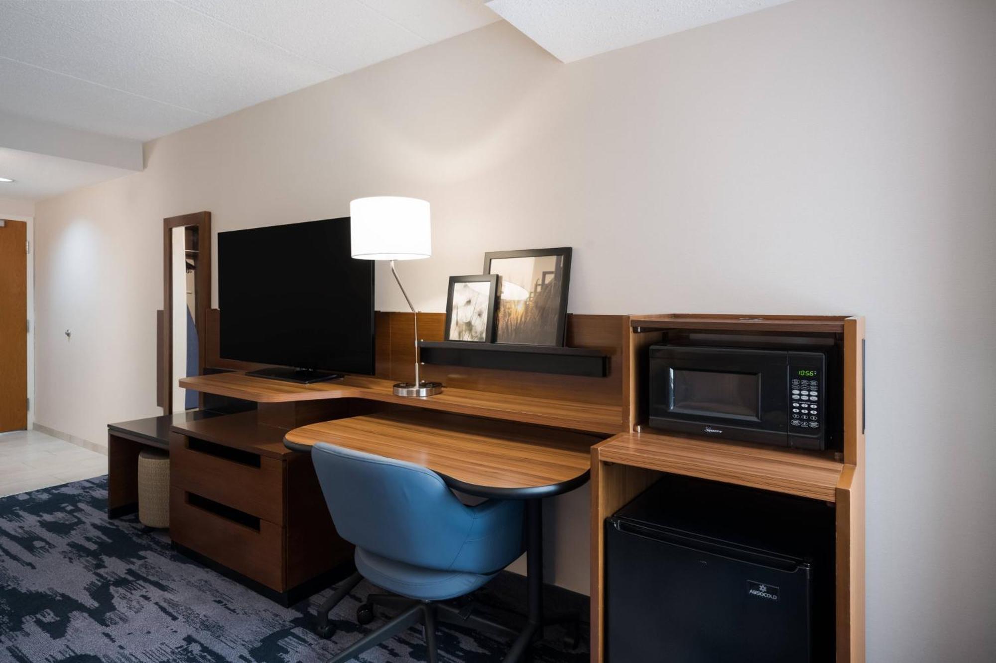 Fairfield Inn By Marriott Эймсбери Экстерьер фото