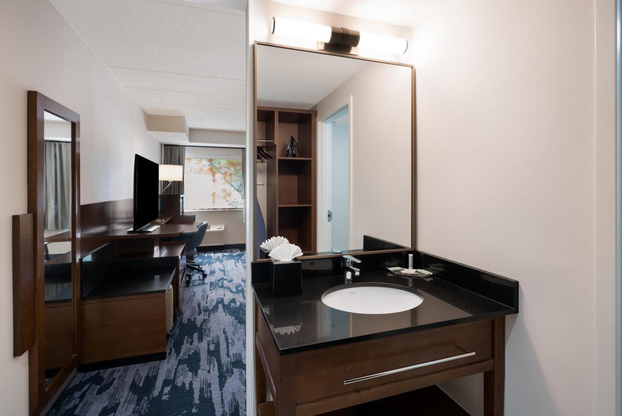 Fairfield Inn By Marriott Эймсбери Экстерьер фото