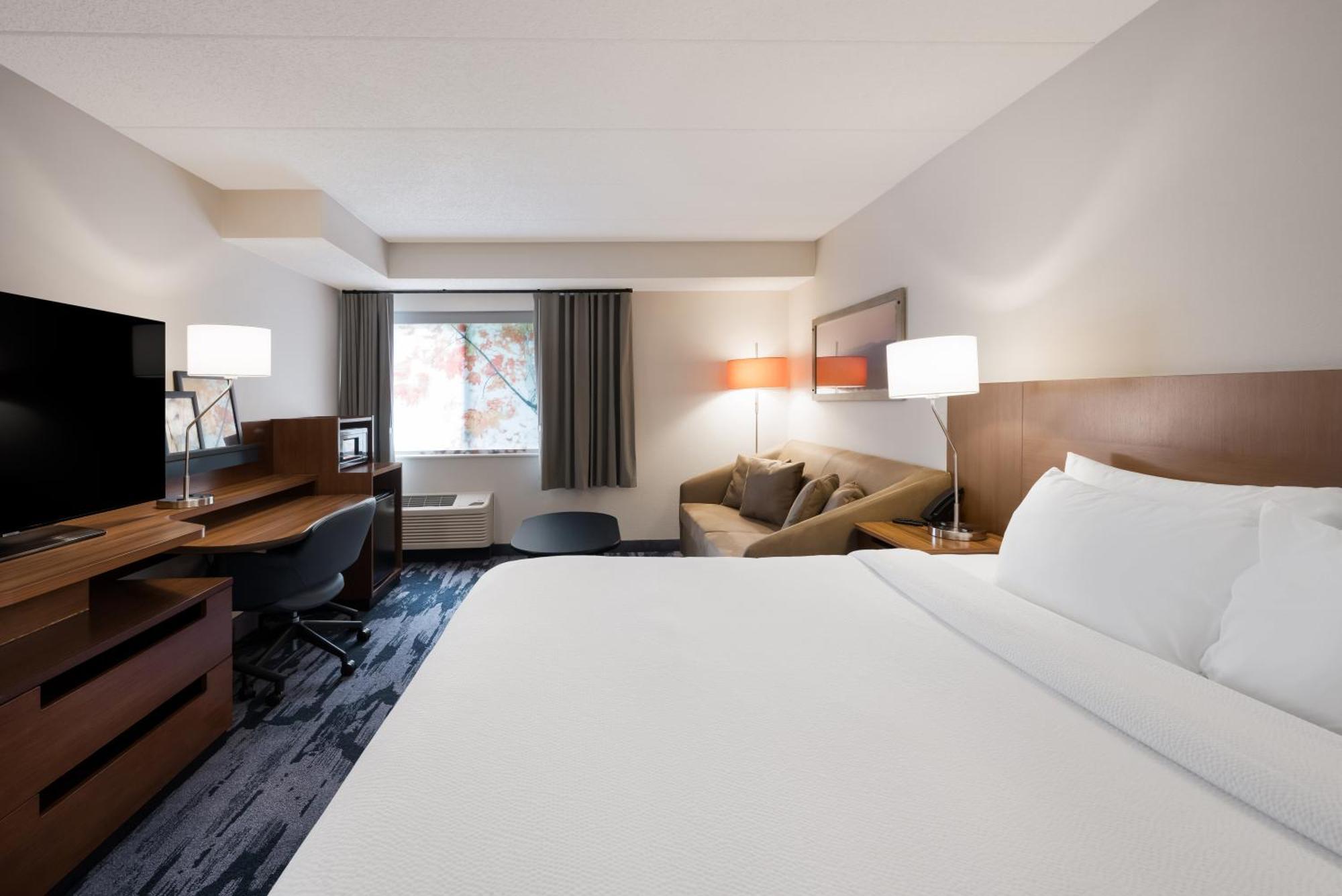 Fairfield Inn By Marriott Эймсбери Экстерьер фото