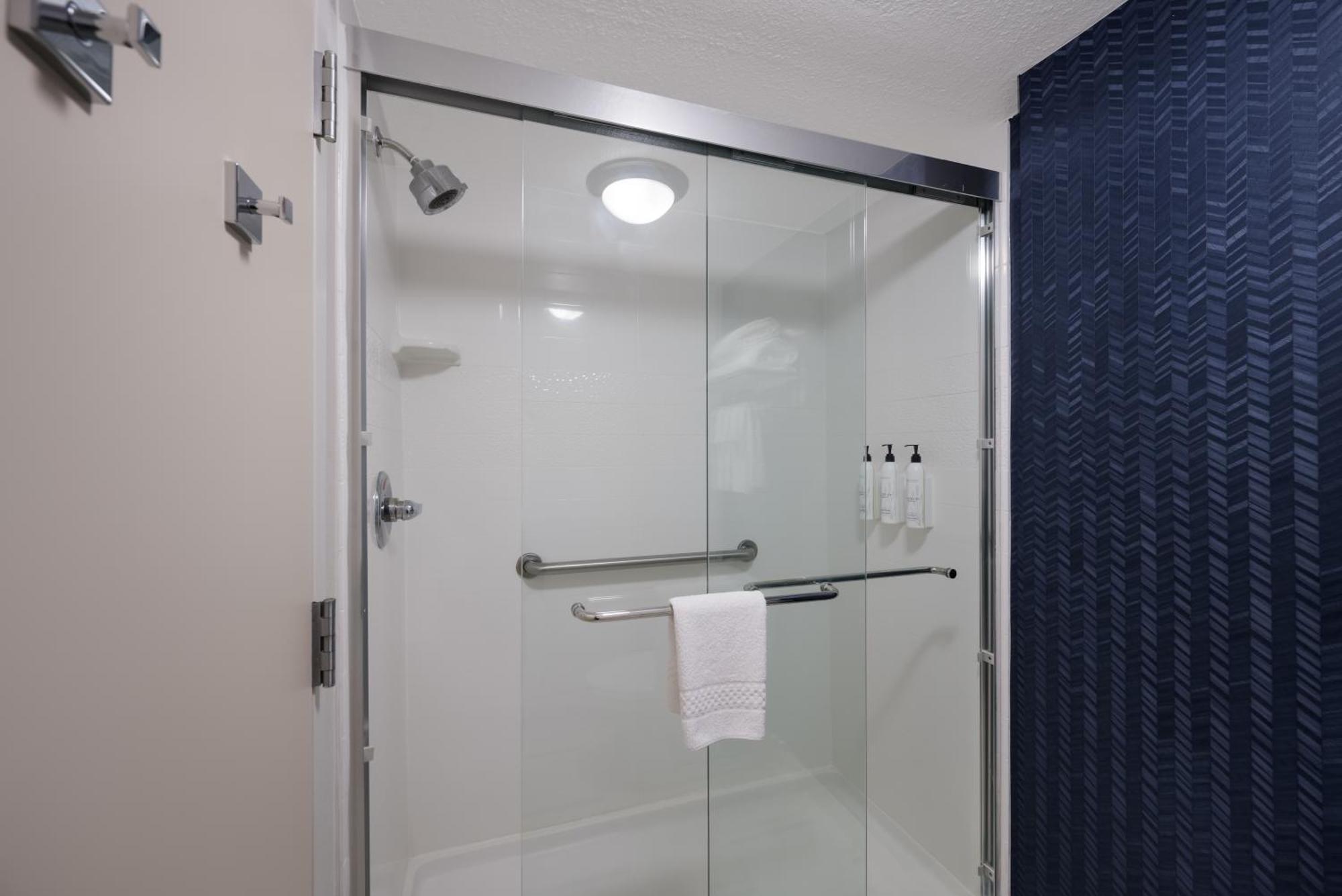 Fairfield Inn By Marriott Эймсбери Экстерьер фото