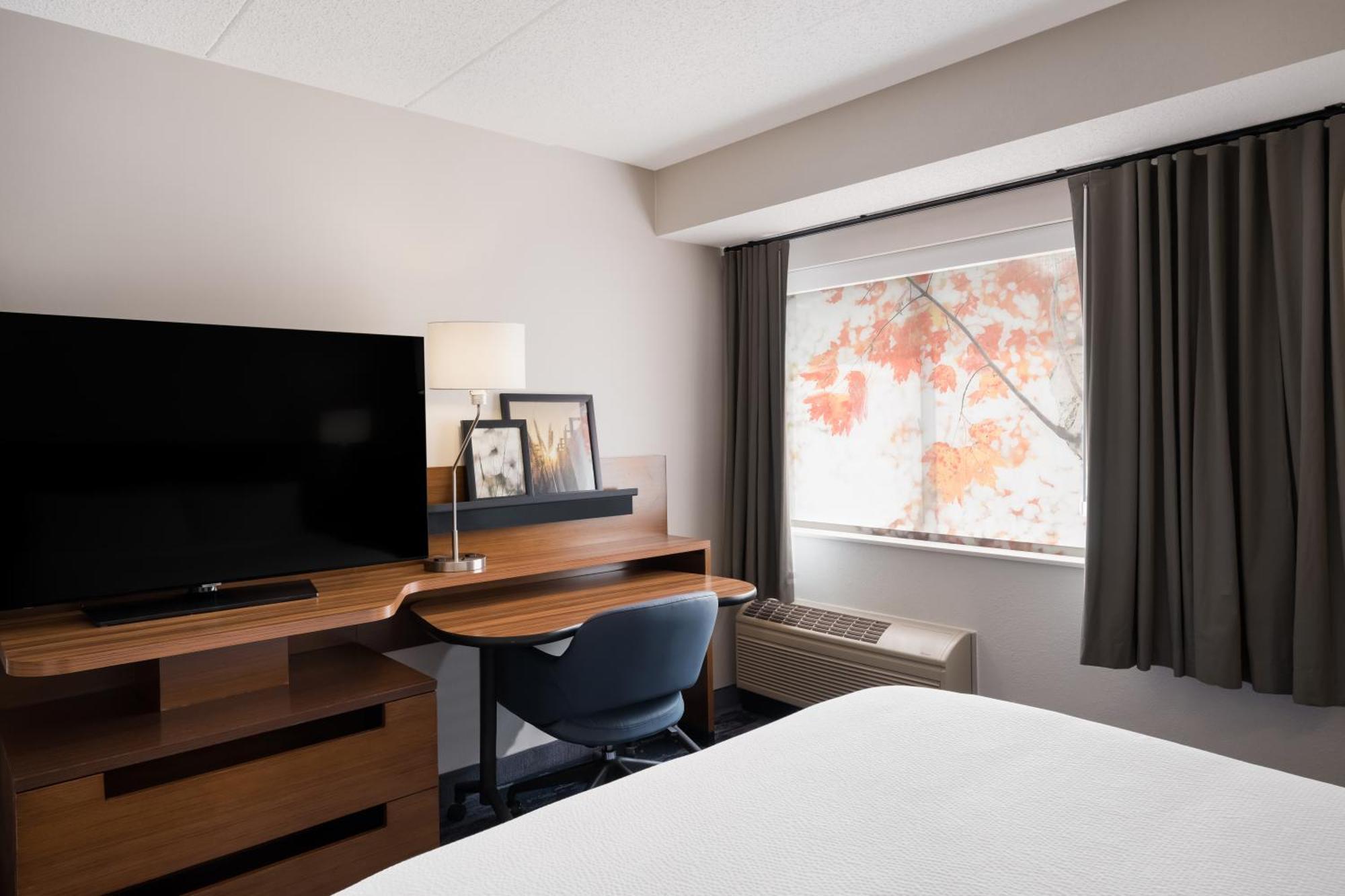 Fairfield Inn By Marriott Эймсбери Экстерьер фото
