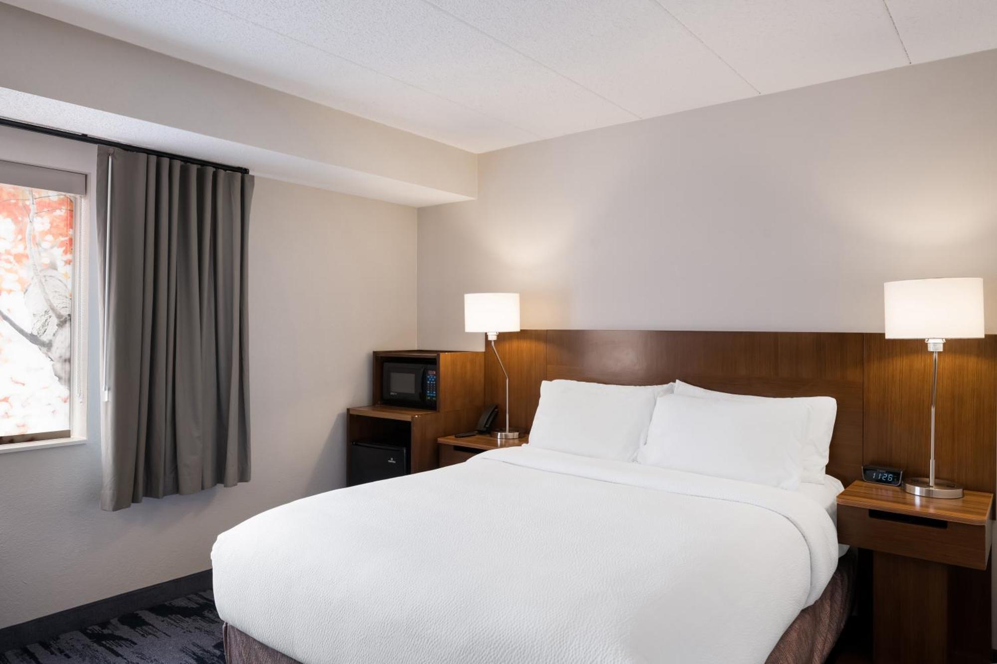 Fairfield Inn By Marriott Эймсбери Экстерьер фото