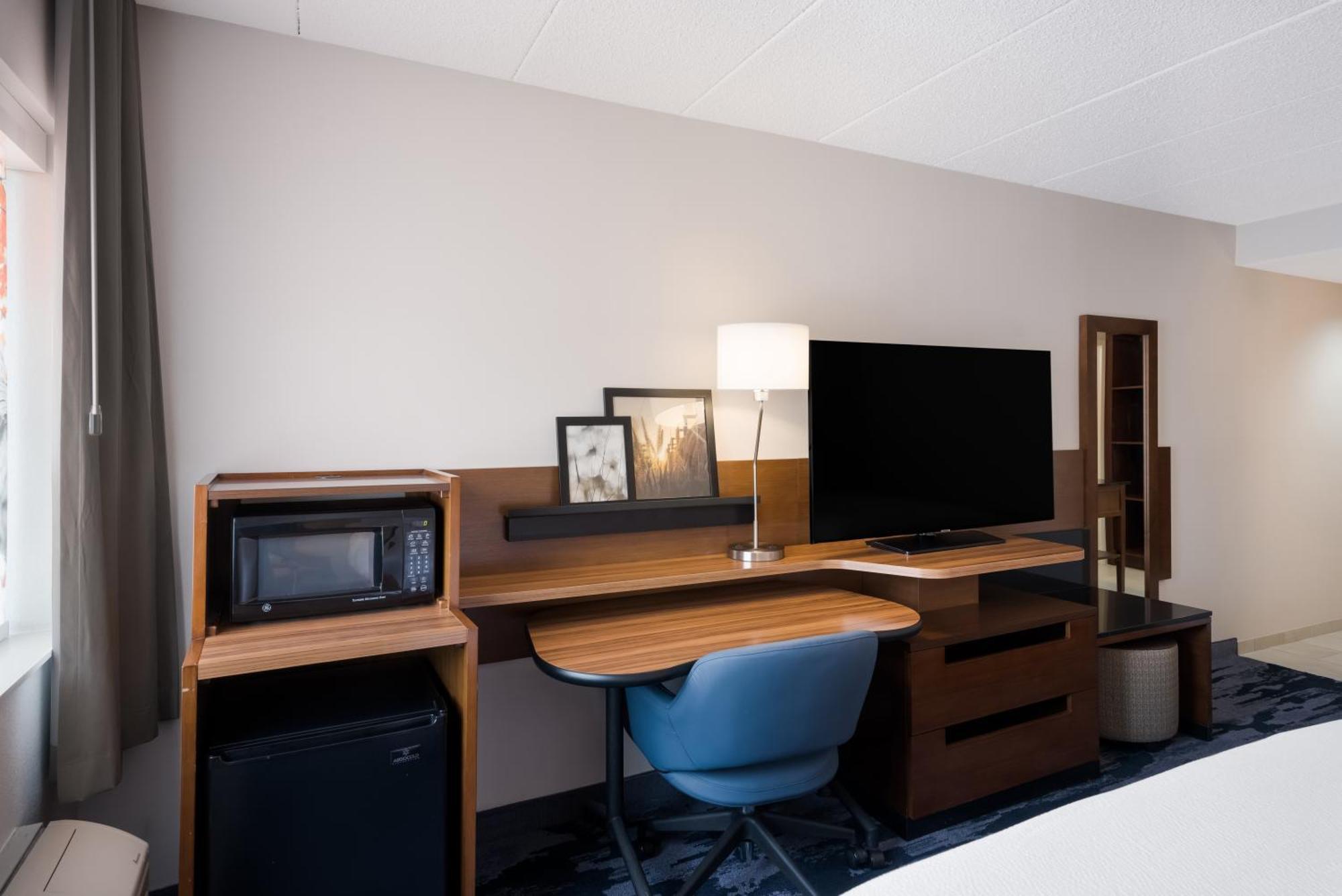 Fairfield Inn By Marriott Эймсбери Экстерьер фото