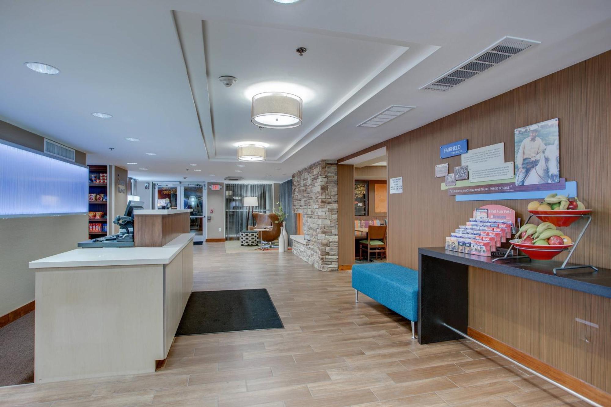 Fairfield Inn By Marriott Эймсбери Экстерьер фото