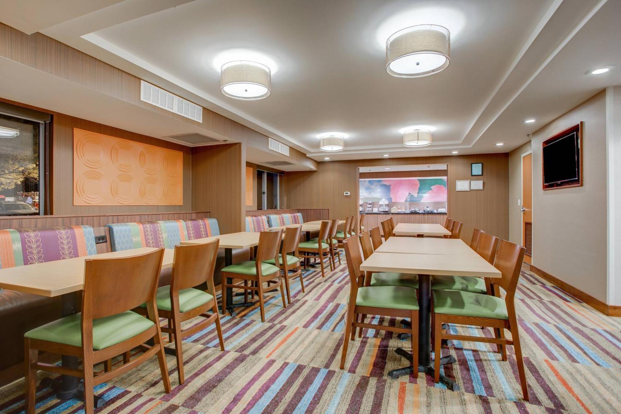 Fairfield Inn By Marriott Эймсбери Экстерьер фото