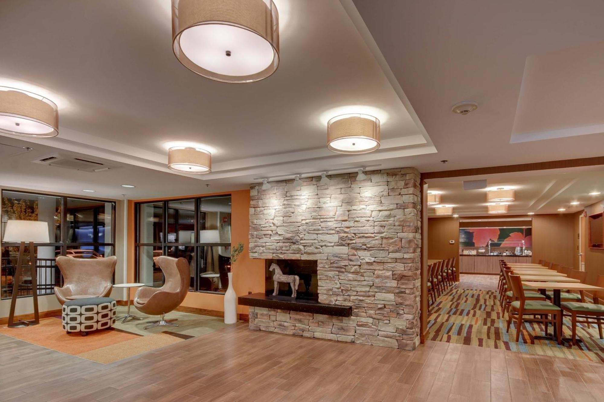 Fairfield Inn By Marriott Эймсбери Экстерьер фото