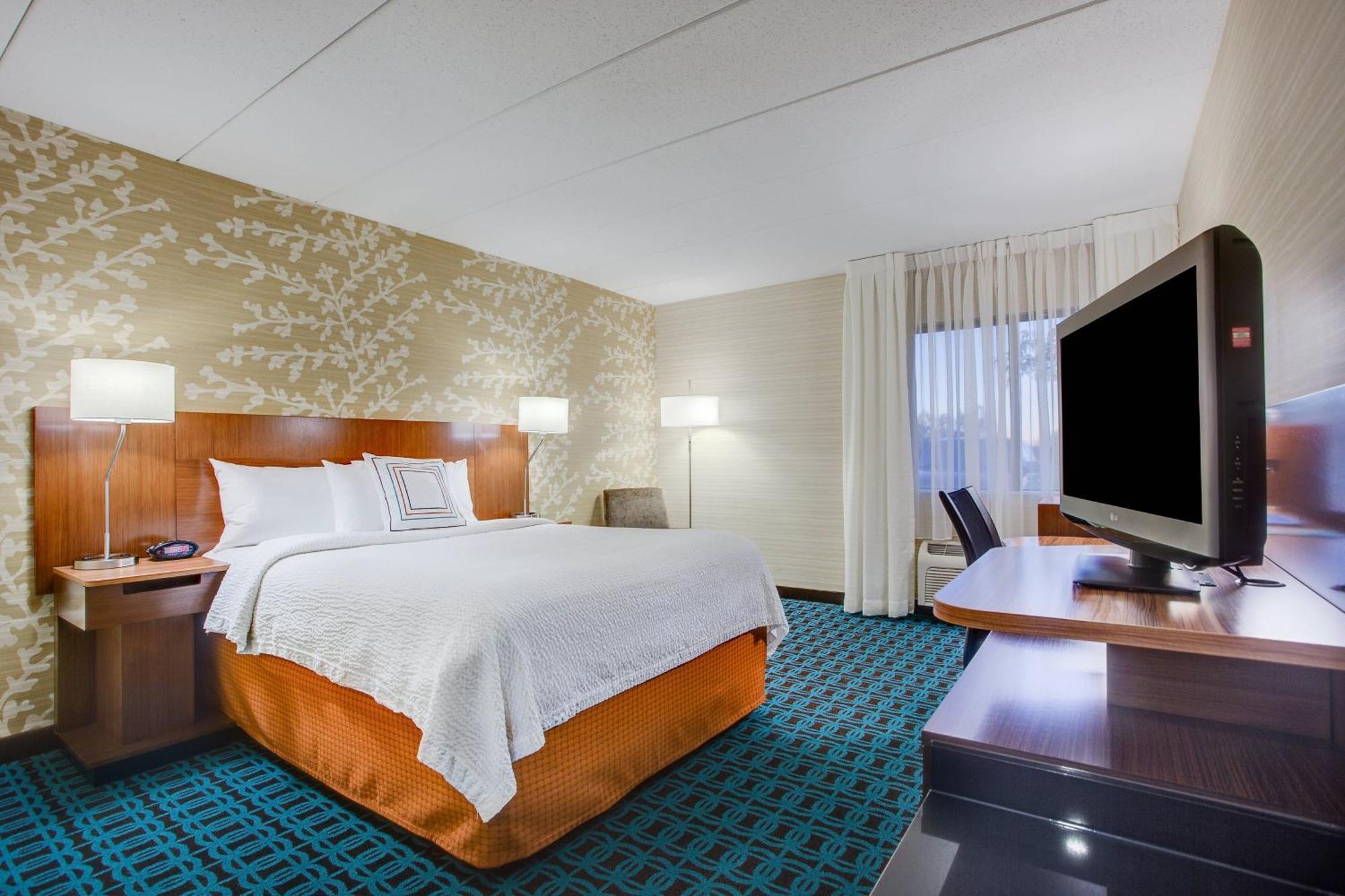 Fairfield Inn By Marriott Эймсбери Экстерьер фото