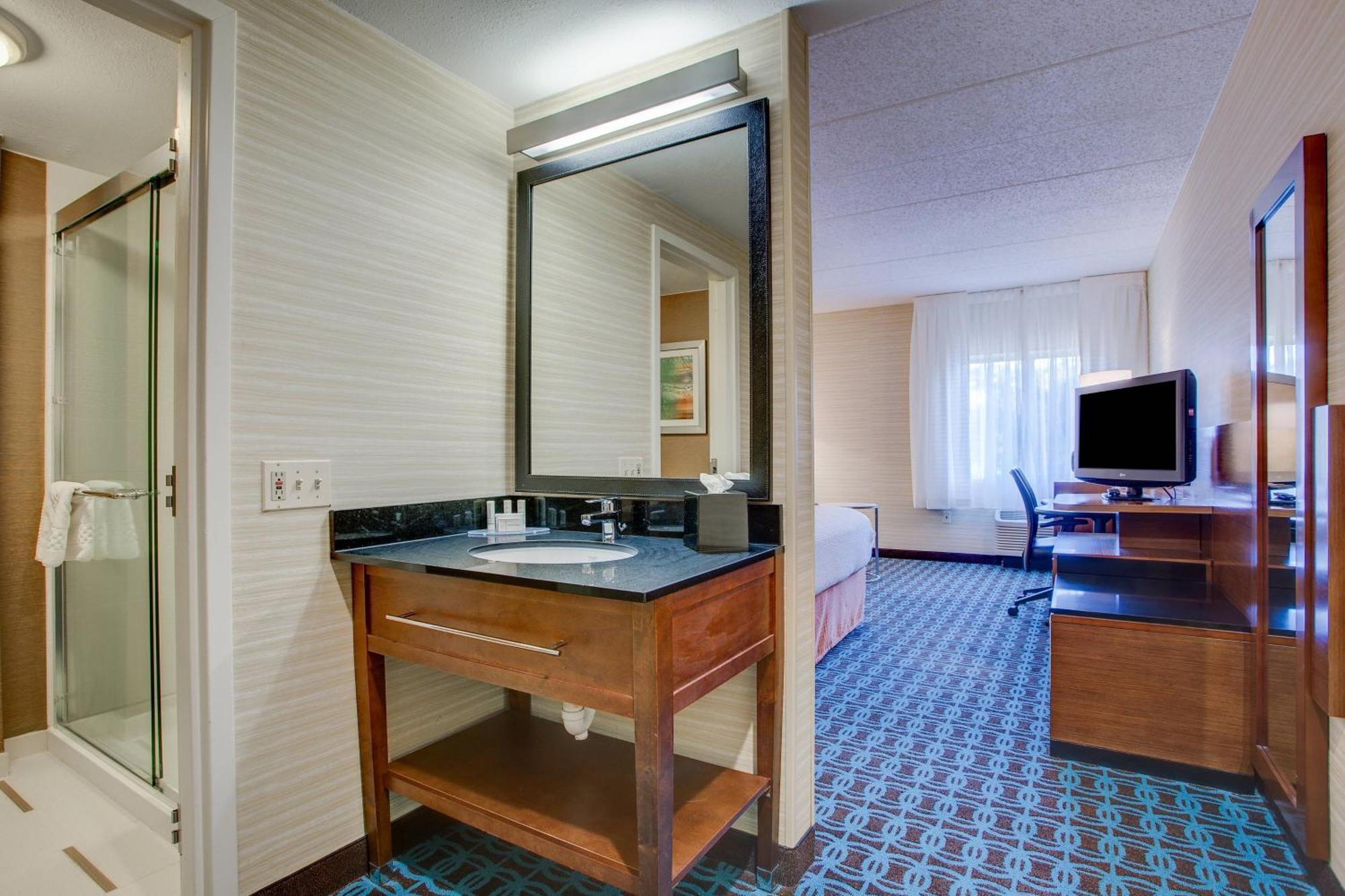 Fairfield Inn By Marriott Эймсбери Экстерьер фото