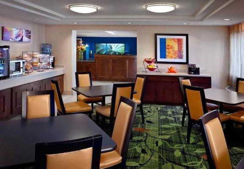 Fairfield Inn By Marriott Эймсбери Экстерьер фото