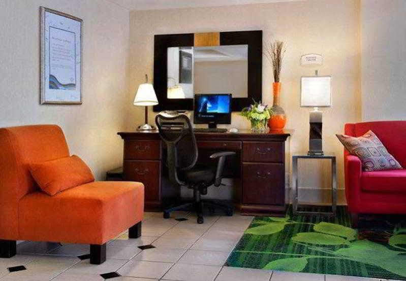 Fairfield Inn By Marriott Эймсбери Экстерьер фото